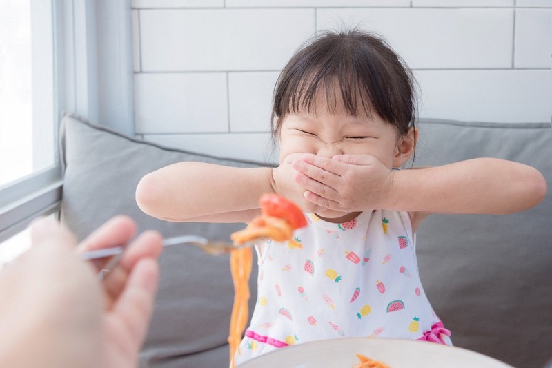 Trẻ ăn vào là bị nôn khiến nhiều cha mẹ lo lắng