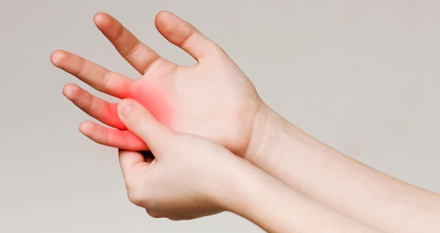 Thoái hóa khớp bàn tay, ngón tay: Triệu chứng và cách điều trị